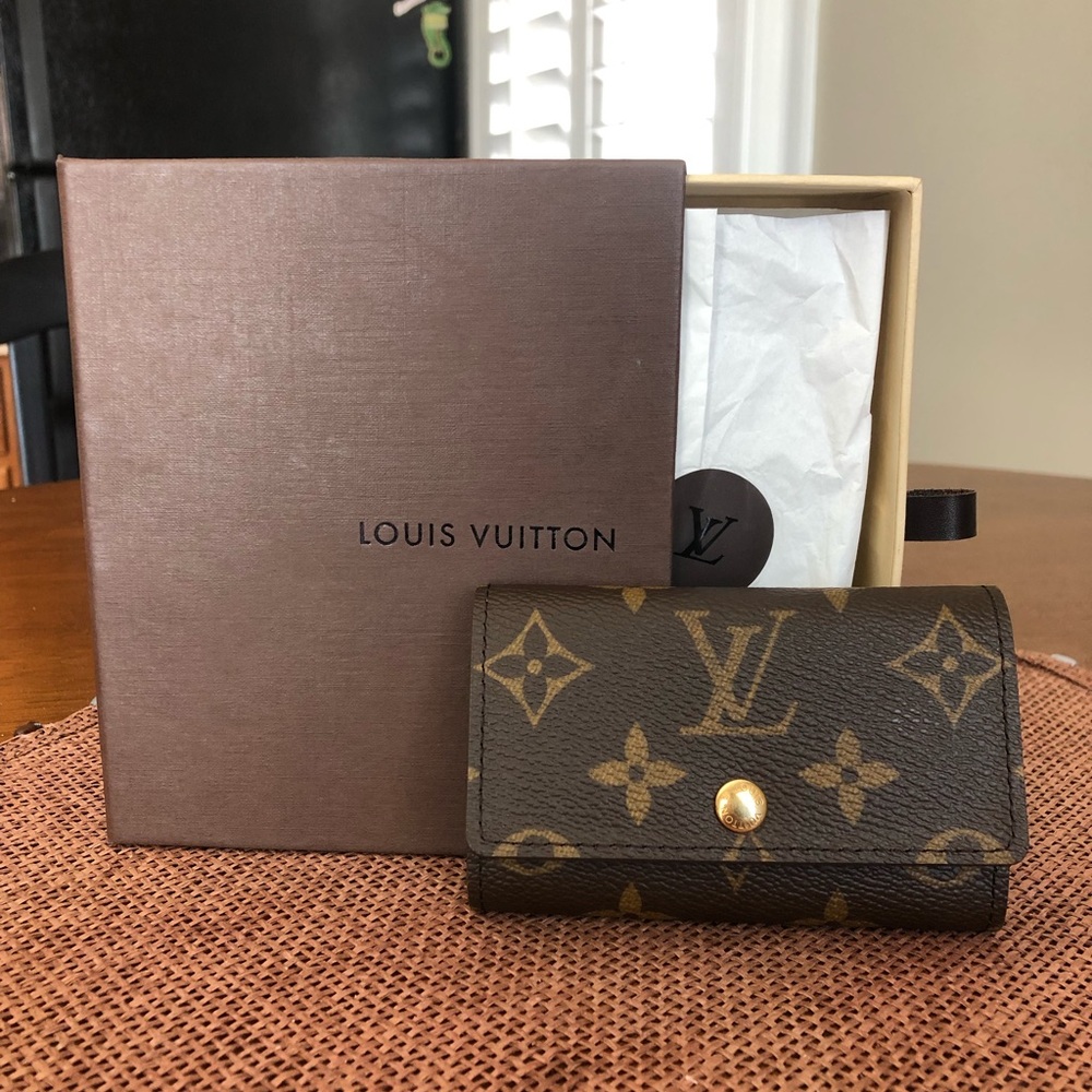 AUTHENTIC Louis Vuitton 6 key holder